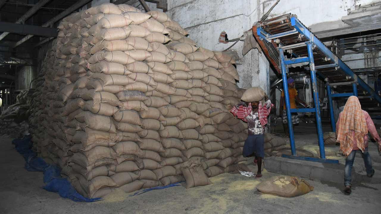 మిల్లర్ల అక్రమాలు.. పక్క జిల్లాలకు సీఎంఆర్‌