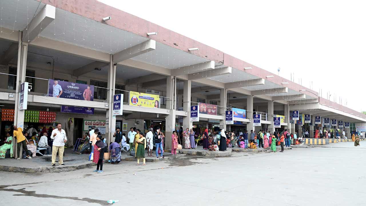 ఆర్టీసీ బస్సులూ అటే..