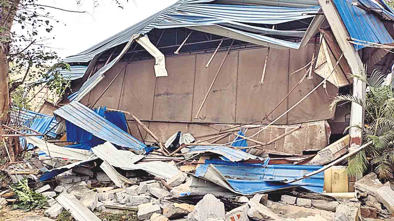 యాప్రాల్‌లో హైడ్రా కూల్చివేతలు