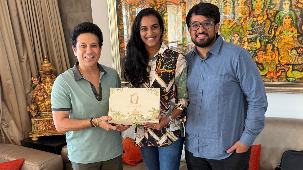 PV Sindhu | మా పెళ్లికి రండి..! సచిన్‌ను ఆహ్వానించిన పీవీ సింధు జంట..