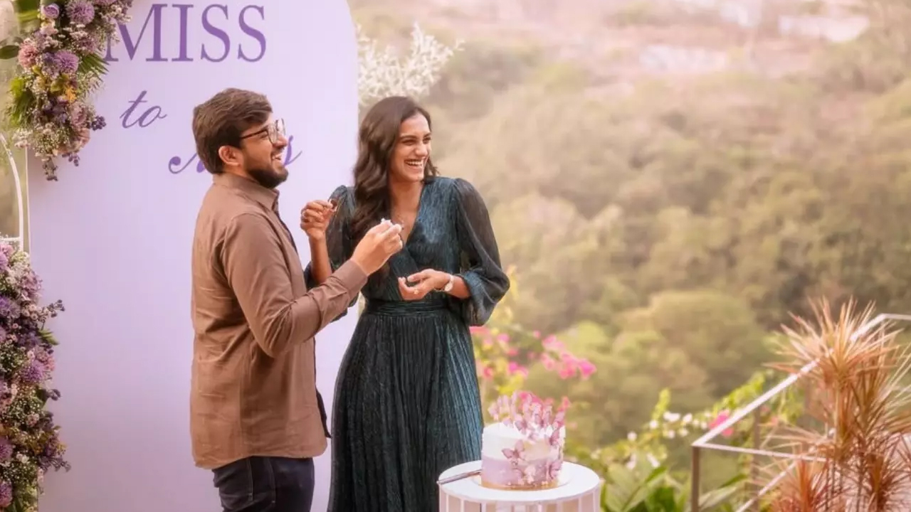 PV Sindu | ఒకరి ప్రేమ దక్కినప్పుడు మనమూ తిరిగి ప్రేమించాలి.. ఎంగేజ్‌మెంట్ ఫొటో షేర్‌ చేస్తూ పీవీ సింధూ పోస్ట్‌..!