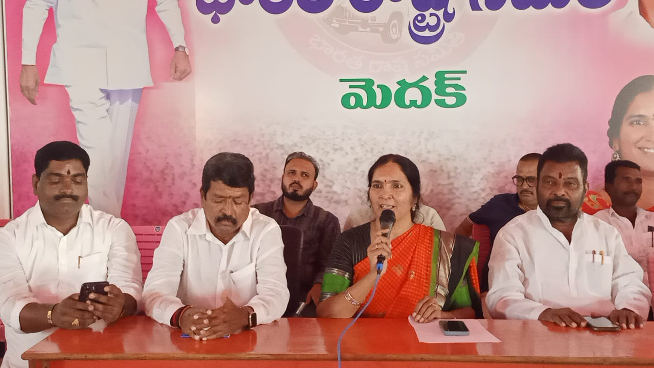 Padma Devender Reddy | అభివృద్ధిలో పోటీపడాలి.. విగ్రహాలు మార్చడంలో కాదు.. రేవంత్‌ సర్కారుపై పద్మాదేవేందర్‌ సెటైర్లు..