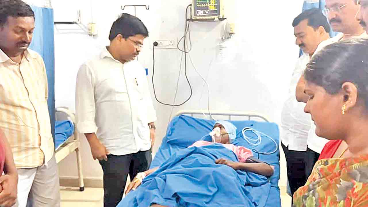 రాగిజావ మీద పడి గురుకుల విద్యార్థికి గాయాలు