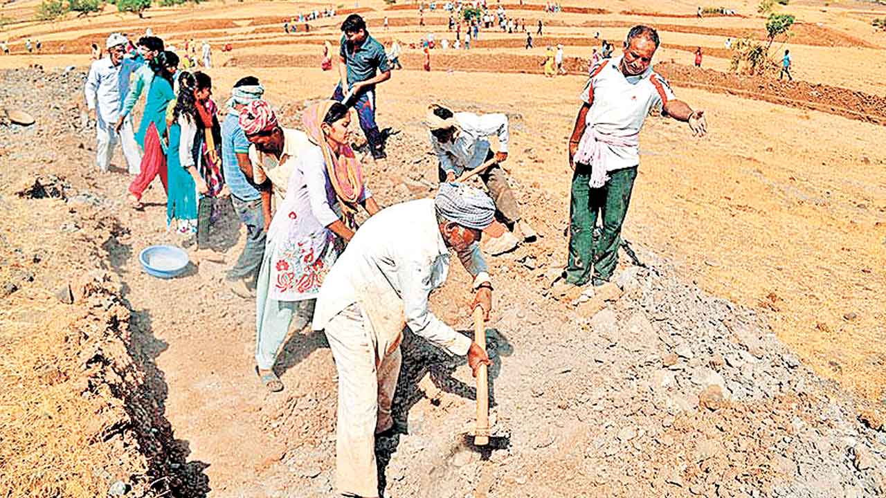 ఉపాధి వేతనం ఇంత తక్కువా?