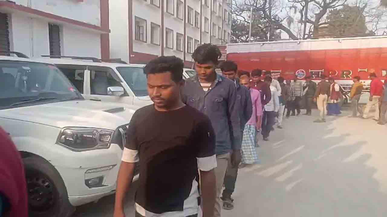 Wedding People Arrested | పెళ్లికి హాజరైన బృందం.. మద్యం సేవించడంతో 40 మంది   అరెస్ట్