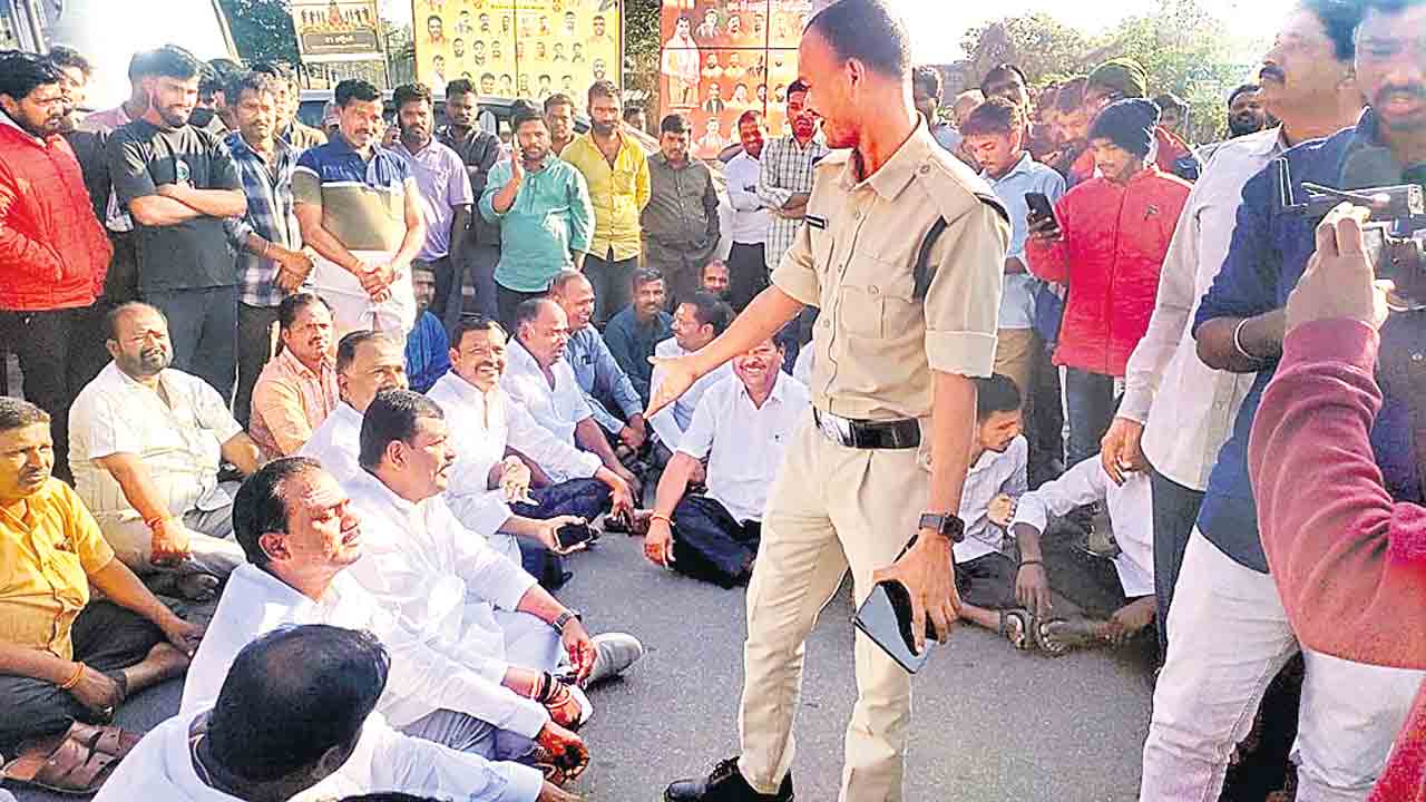 బల్దియాతో మా బతుకులు ఆగం చేయొద్దు