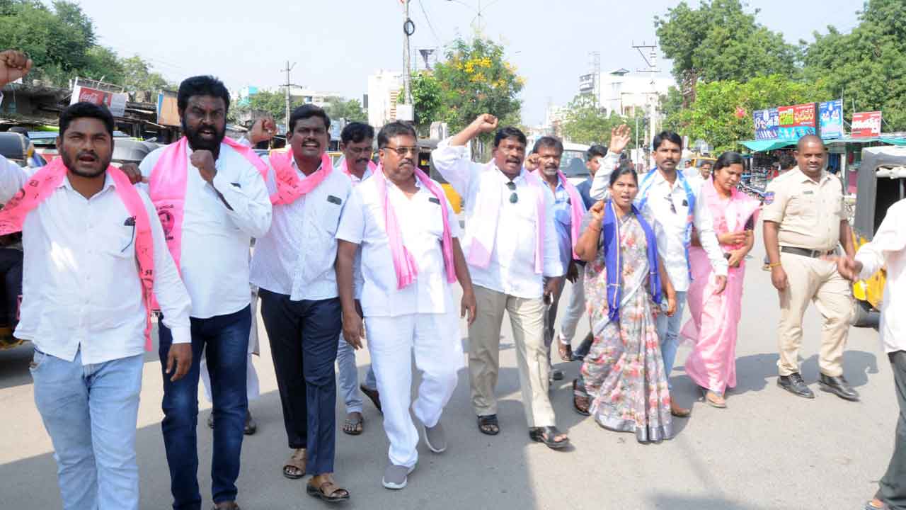 బీఆర్ఎస్ నాయకులపై నిర్బంధకాండ