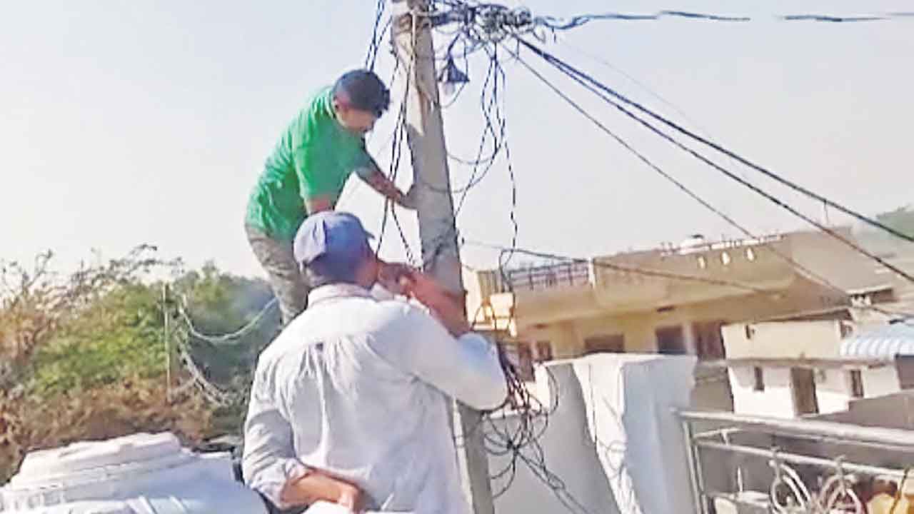 కాంగ్రెస్‌ పాలనలో కరెంటోళ్ల ఆగడాలు