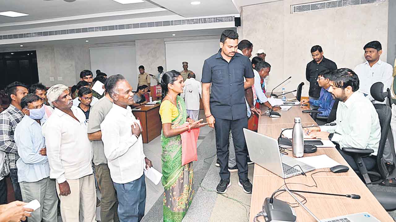 దరఖాస్తులను క్షేత్రస్థాయిలో పరిశీలించాలి