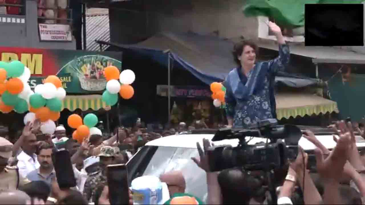 Priyanka Gandhi | వాయనాడ్‌లో ప్రియాంకాగాంధీ రోడ్‌ షో.. Video