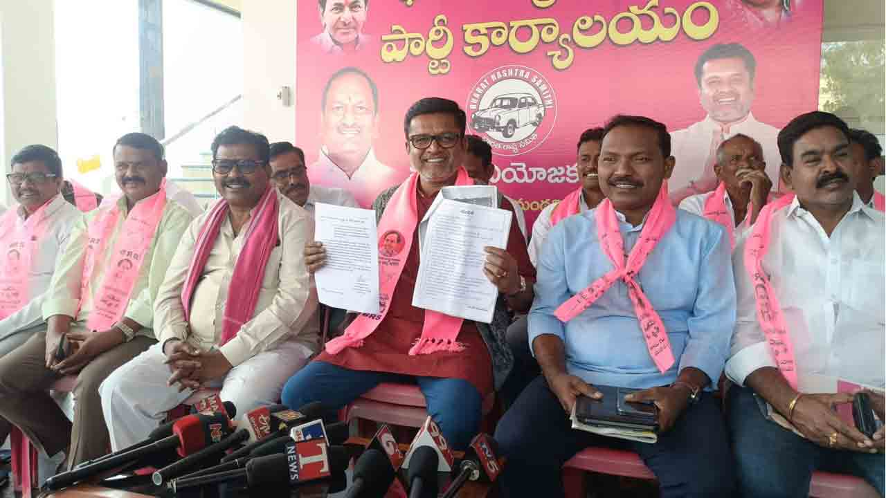 Putta Madhukar | సీఎం రేవంత్‌రెడ్డి, మంత్రి శ్రీధర్‌బాబుపై చీటింగ్‌ కేసులు నమోదు చేయాలి : పుట్ట మధుకర్‌