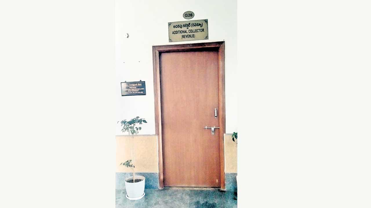 ఆరునెలలుగా అదనపు కలెక్టర్‌ పోస్ట్‌ ఖాళీ..