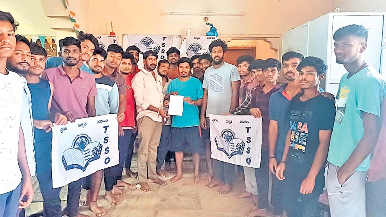 ప్రభుత్వ నిర్లక్ష్యంతో విద్యార్థులు బలి