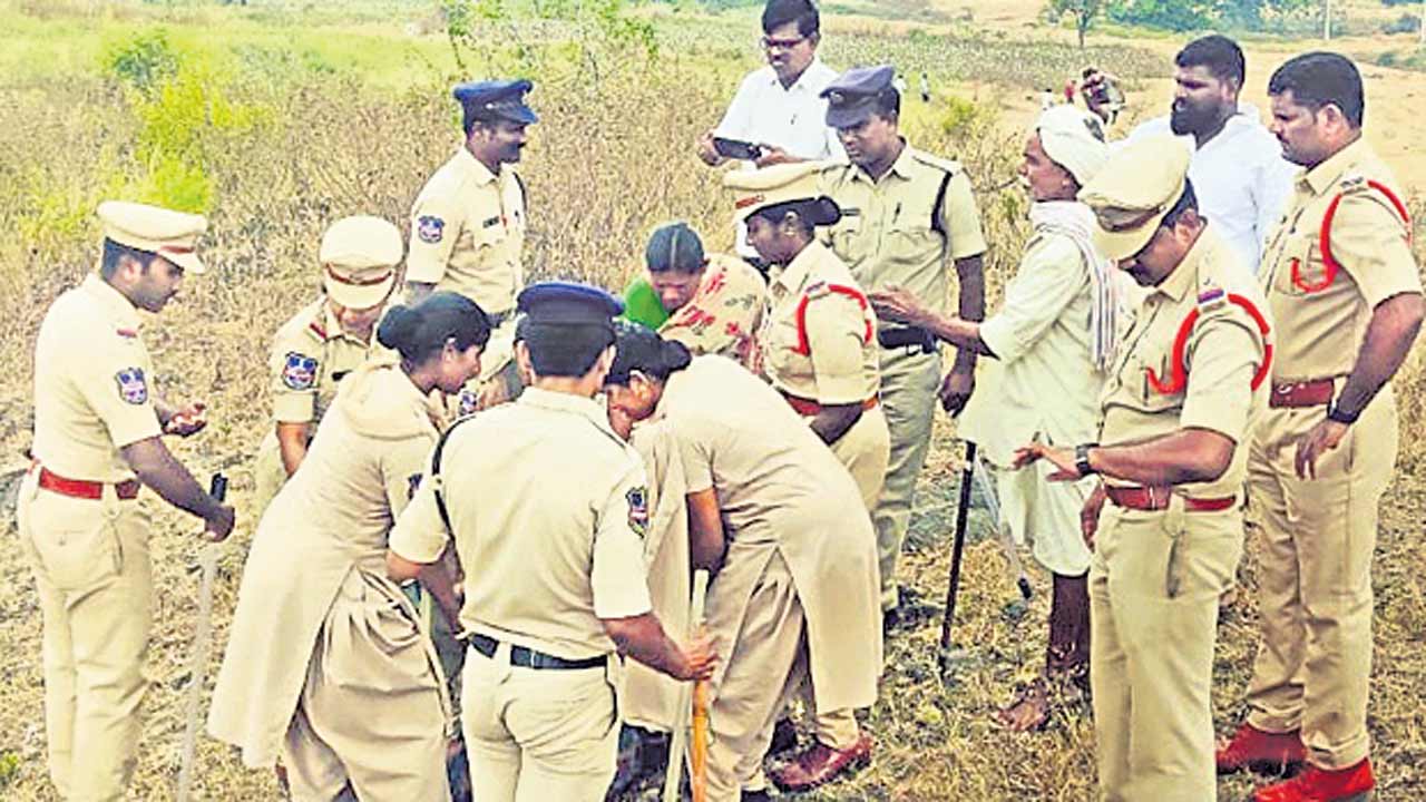 పొలాల మధ్య డంపింగ్‌యార్డు వద్దు..