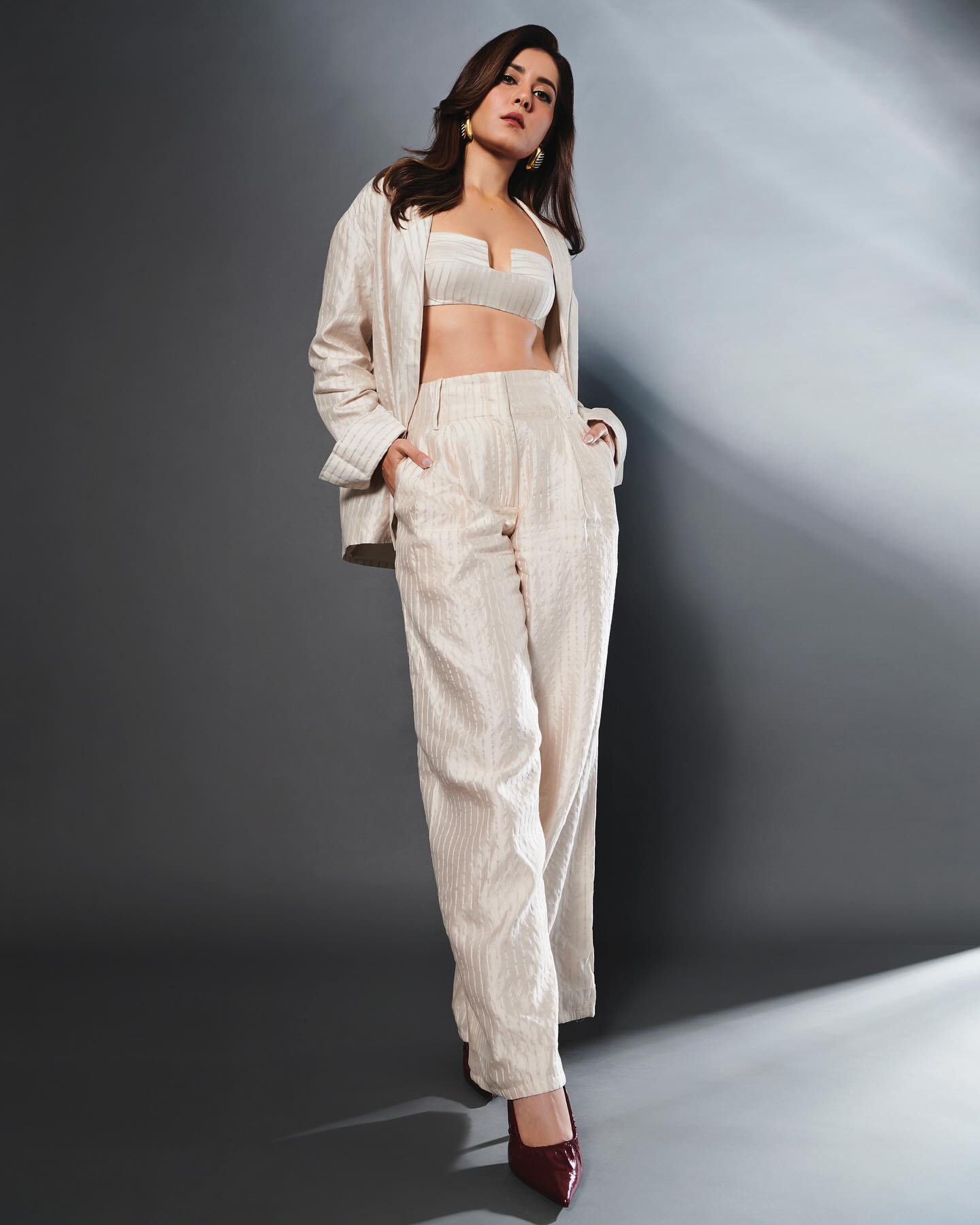 Raashi Khanna (24)