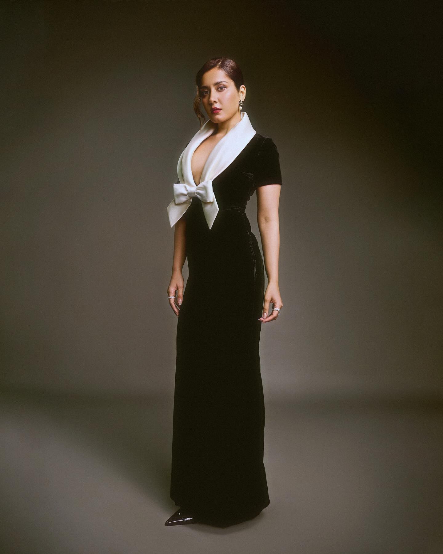 Raashi Khanna (29)
