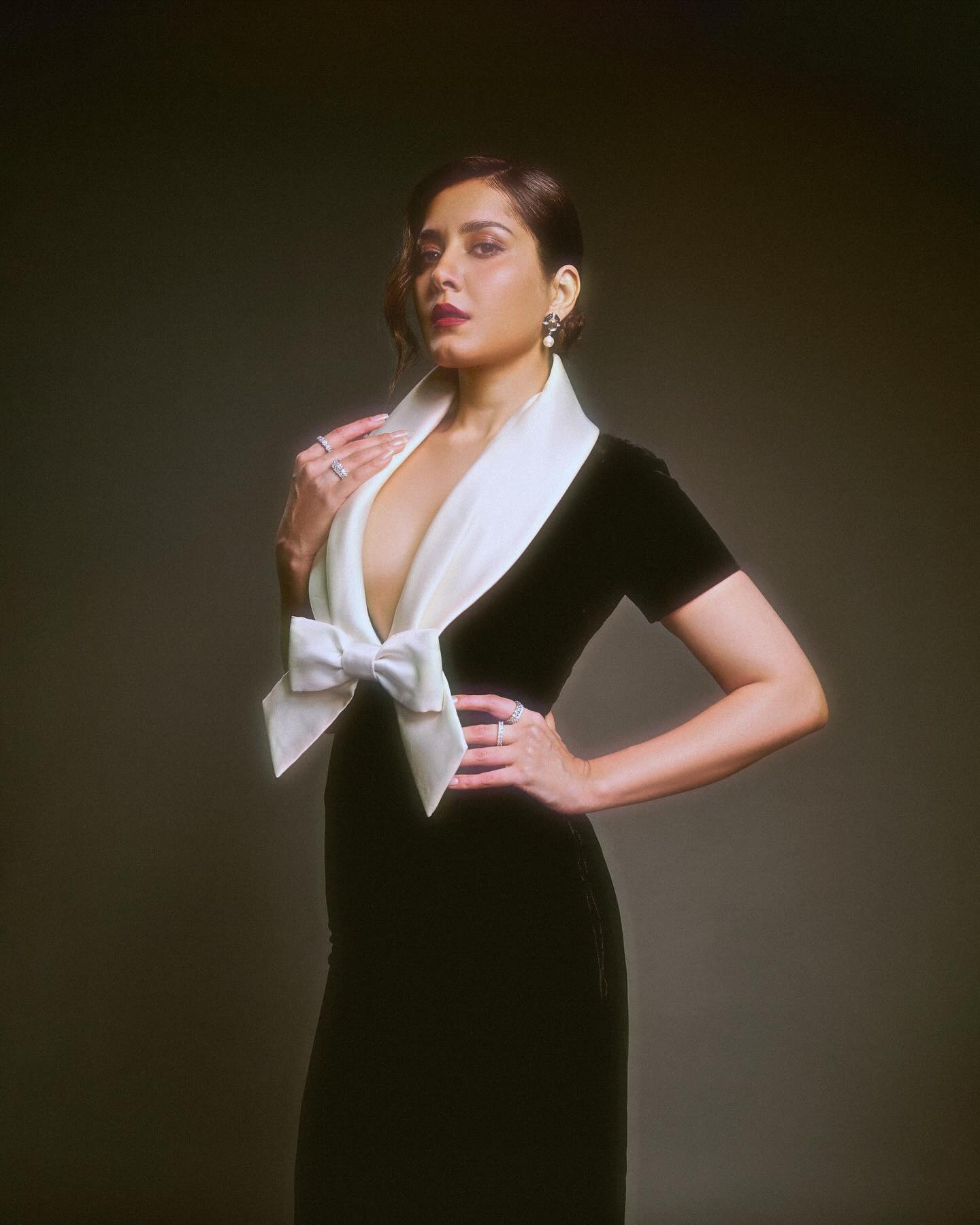 Raashi Khanna (31)