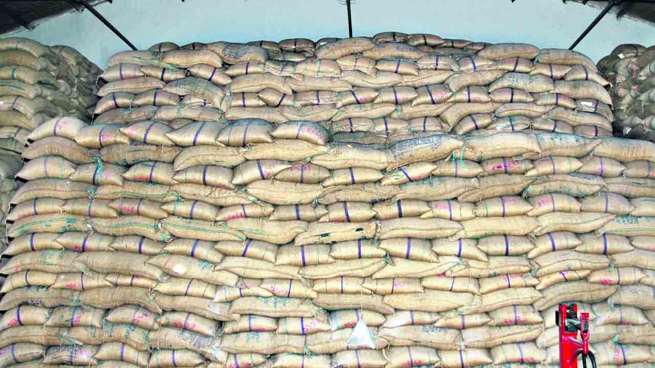 పైదల బియ్యం పక్కదారి