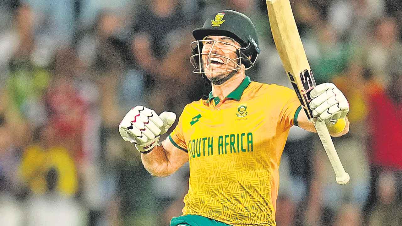 హెండ్రిక్స్‌ సూపర్‌ సెంచరీ