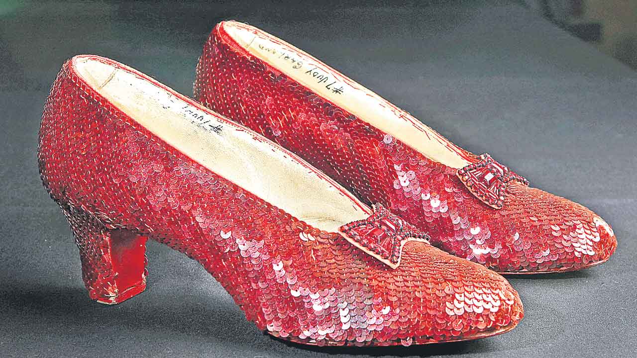 Ruby Slippers | చెప్పులకు రూ.237 కోట్లు.. కెంపులు పొదిగిన ఆ పాదరక్షలు ఎవరివంటే?