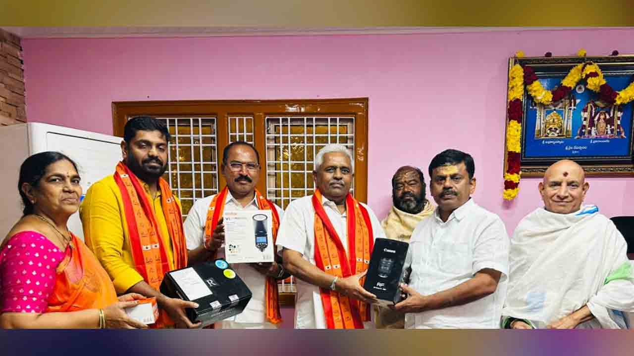 Srisailam | శ్రీశైల దేవ‌స్థానానికి హైద‌రాబాద్ వాసి ఫోటో కెమెరా బ‌హుక‌ర‌ణ‌..!