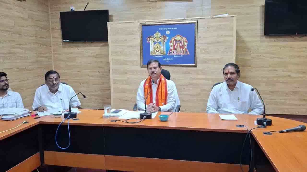 Srisailam | స‌త్రాల నిర్వాహ‌కులు సేవా దృక్ప‌థంతో సేవ‌లు అందించాలి.. శ్రీశైలం ఈఓ శ్రీనివాస‌రావు