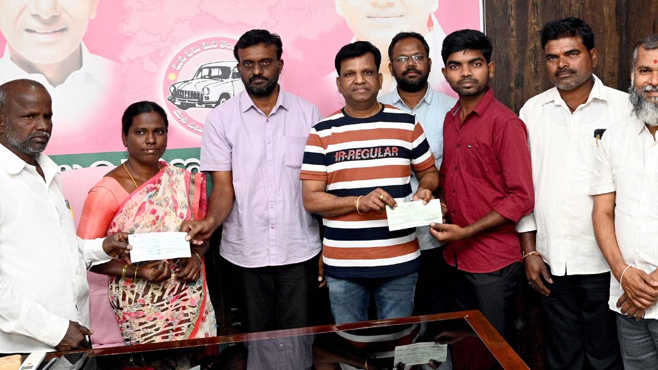 మెడికల్‌ విద్యార్థులకు ఆర్థికసాయం