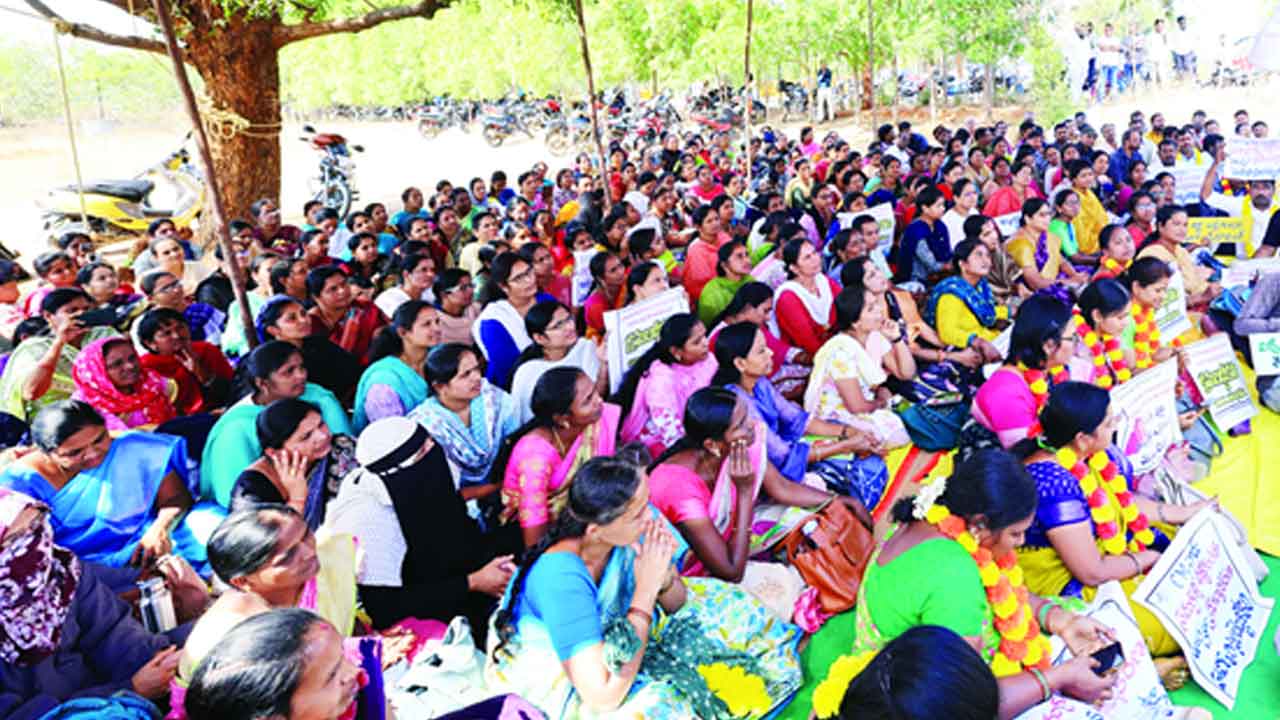 సమగ్రశిక్షా ఉద్యోగుల నిరసనల హోరు