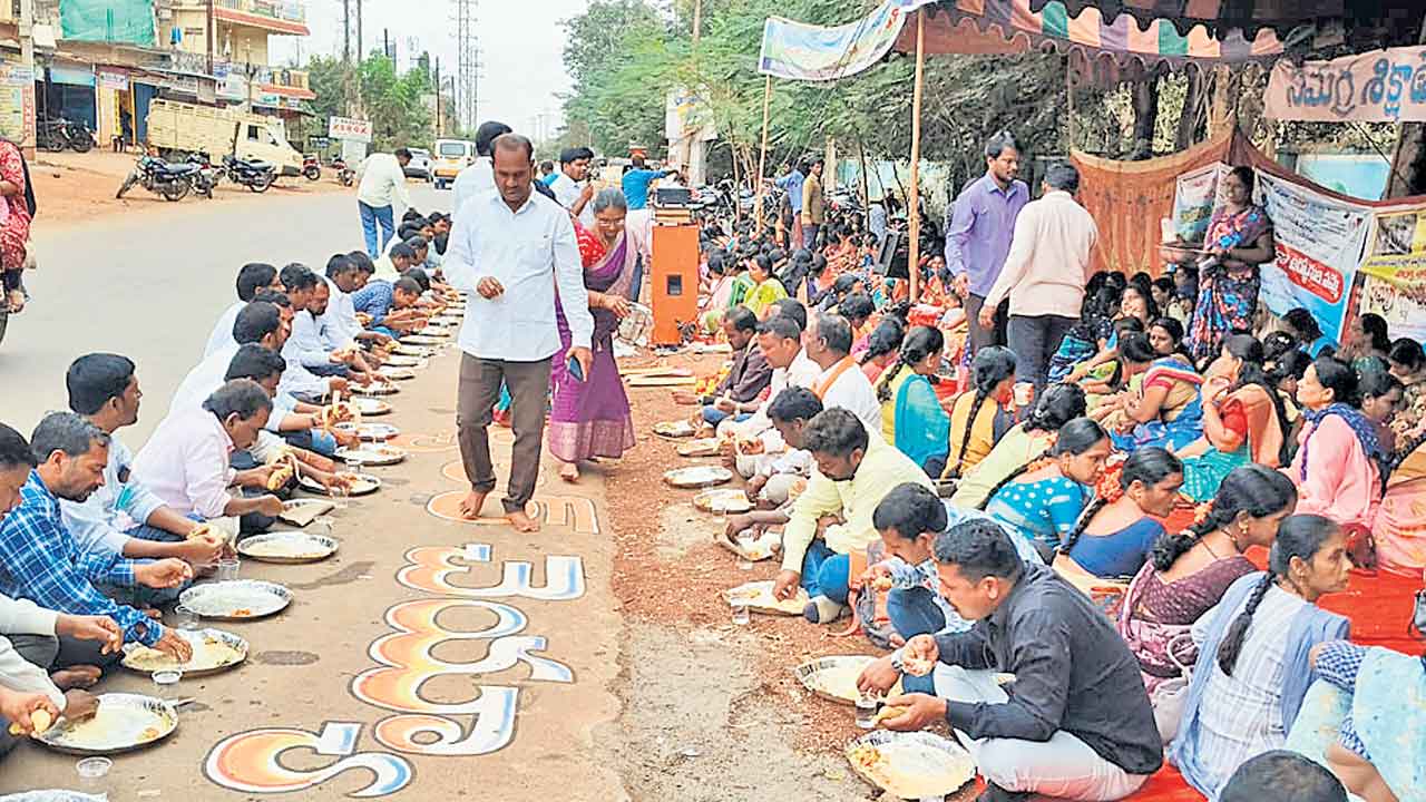 విద్యాశాఖలో.. సేవలకు బ్రేక్..