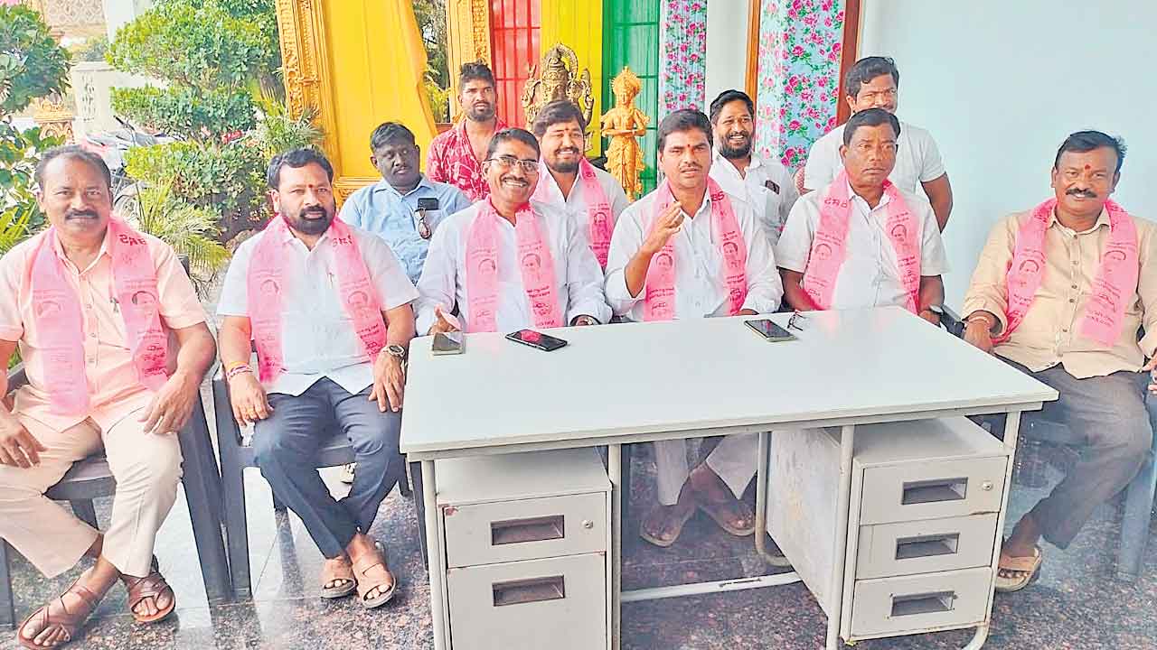 మంత్రి కొండా సురేఖ రాజీనామా చేయాలి