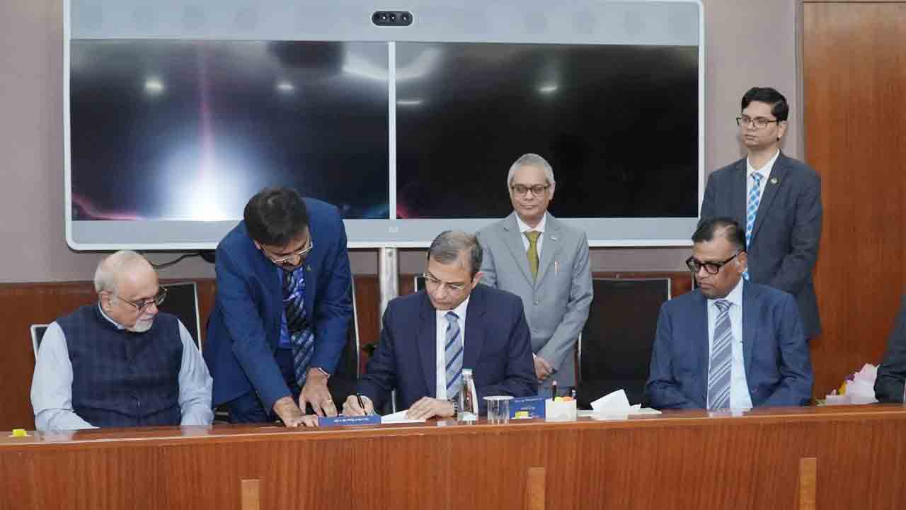 Sanjay Malhotra | ఆర్బీఐ గవర్నర్‌గా బాధ్యతలు స్వీకరించిన సంజయ్‌ మల్హోత్రా