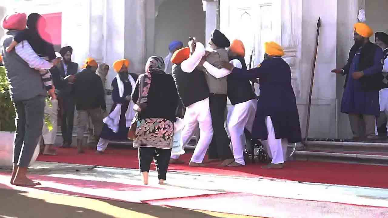 స్వర్ణ దేవాలయంలో సుఖ్‌బీర్‌పై హత్యాయత్నం