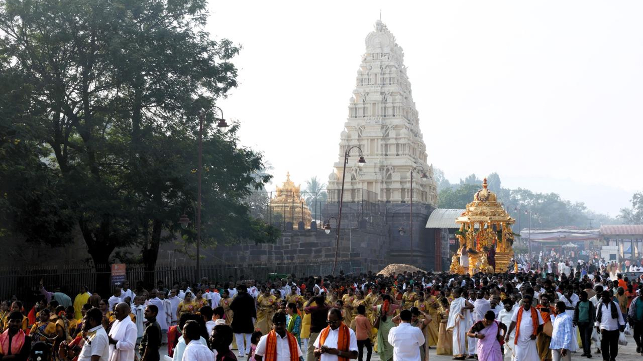 Srisailam Temple | శ్రీశైలం ఆలయానికి పోటెత్తిన భక్తులు.. ఆరుద్ర నక్షత్రం సందర్భంగా ప్రత్యేకపూజలు..