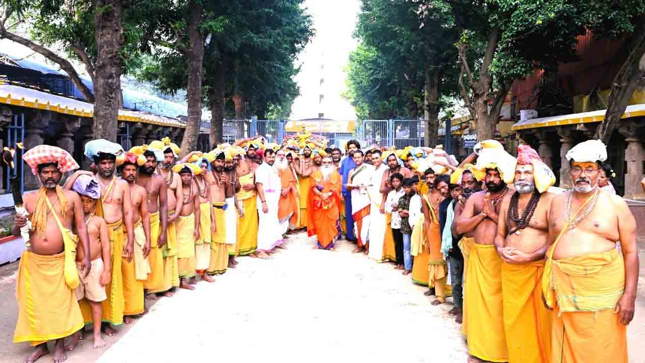 Srisailam | శ్రీశైలంలో శివదీక్షా విరమణలు ప్రారంభం