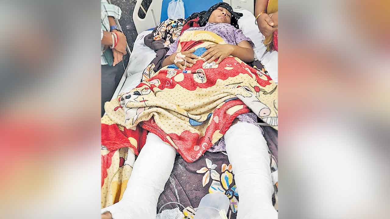 హాస్టల్‌పై నుంచి జారిపడిన విద్యార్థిని