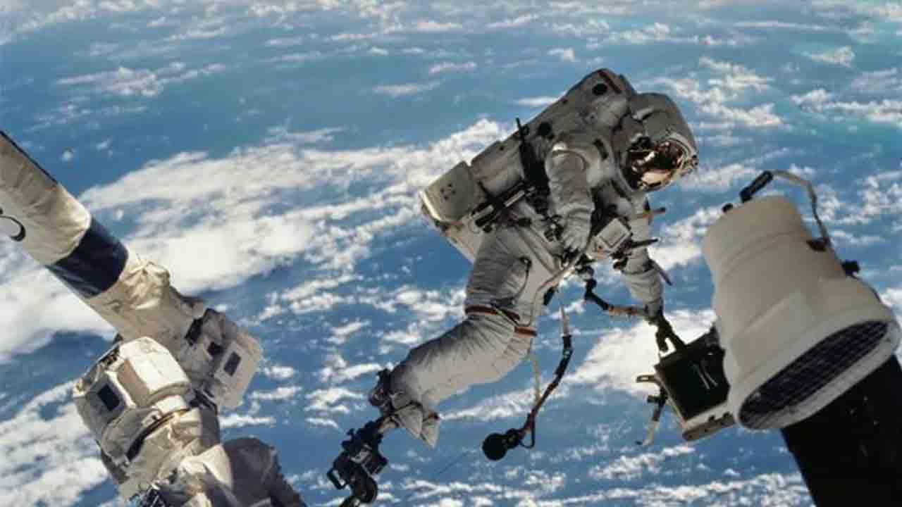 అంతరిక్షంలో 16 సార్లు న్యూఇయర్‌