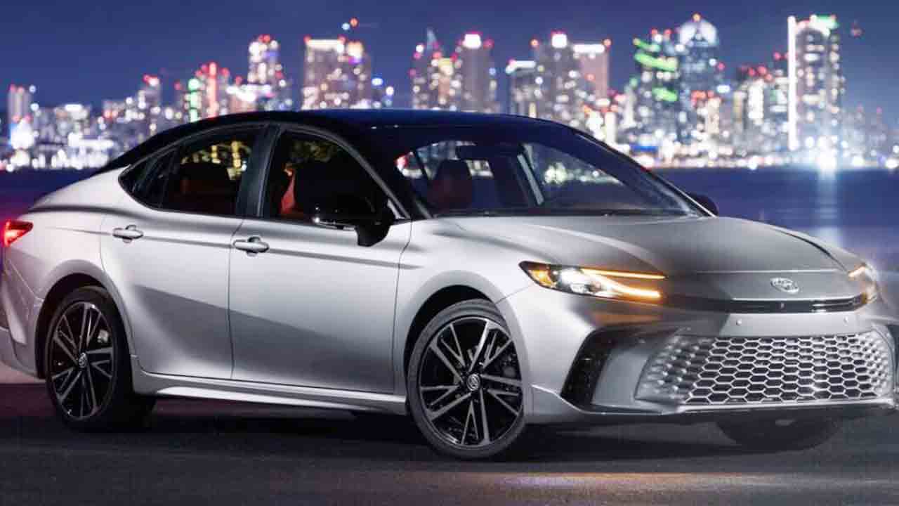Toyota Camry | భారత్ మార్కెట్లోకి టయోటా కమ్రీ.. మైలేజీ ఇలా.. రూ.48 లక్షల నుంచి షురూ..!
