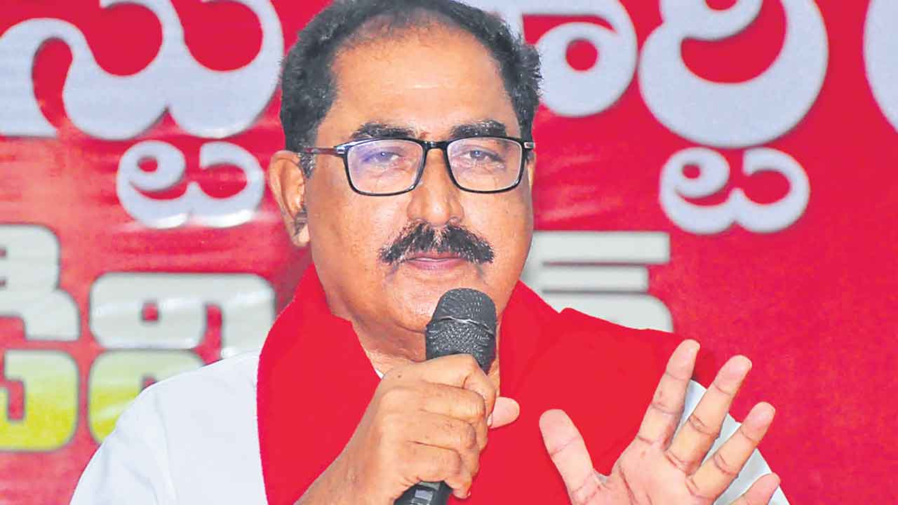 Tammineni Veerabhadram | 15 వేల కోసం ఓటేస్తే ఉన్న 10 వేలూ రావట్లే.. ఏడాదైనా లేని రైతుభరోసా జాడ: తమ్మినేని వీరభద్రం