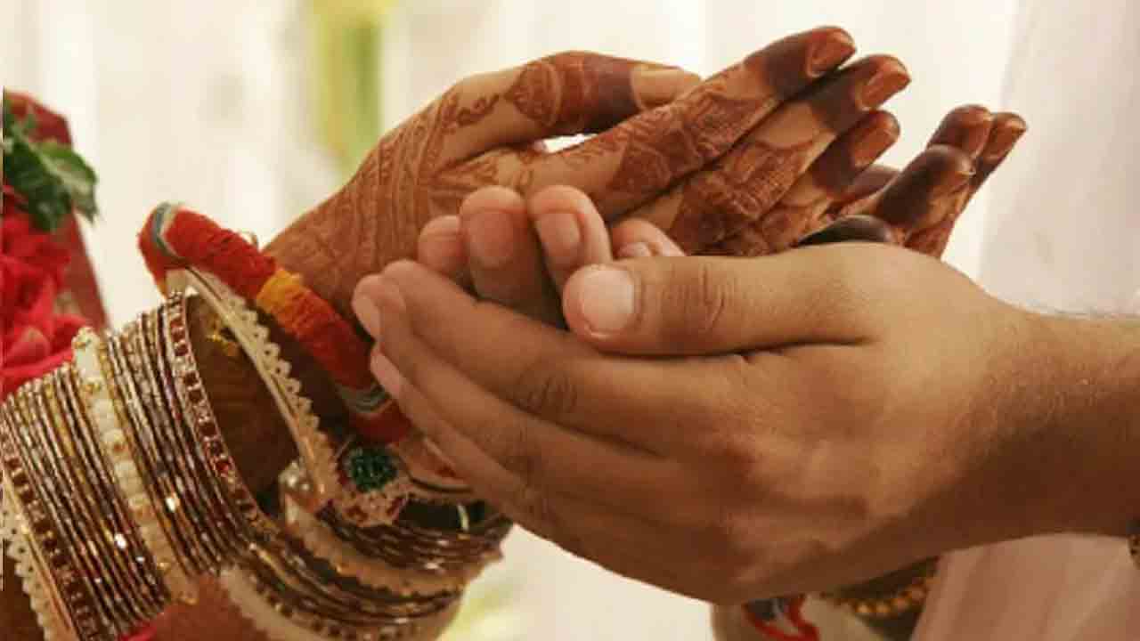 Viral news | మైనర్‌ బాలుడిని ప్రేమలో దింపిన 25 ఏళ్ల టీచర్‌.. తర్వాత ఏమైందంటే..!