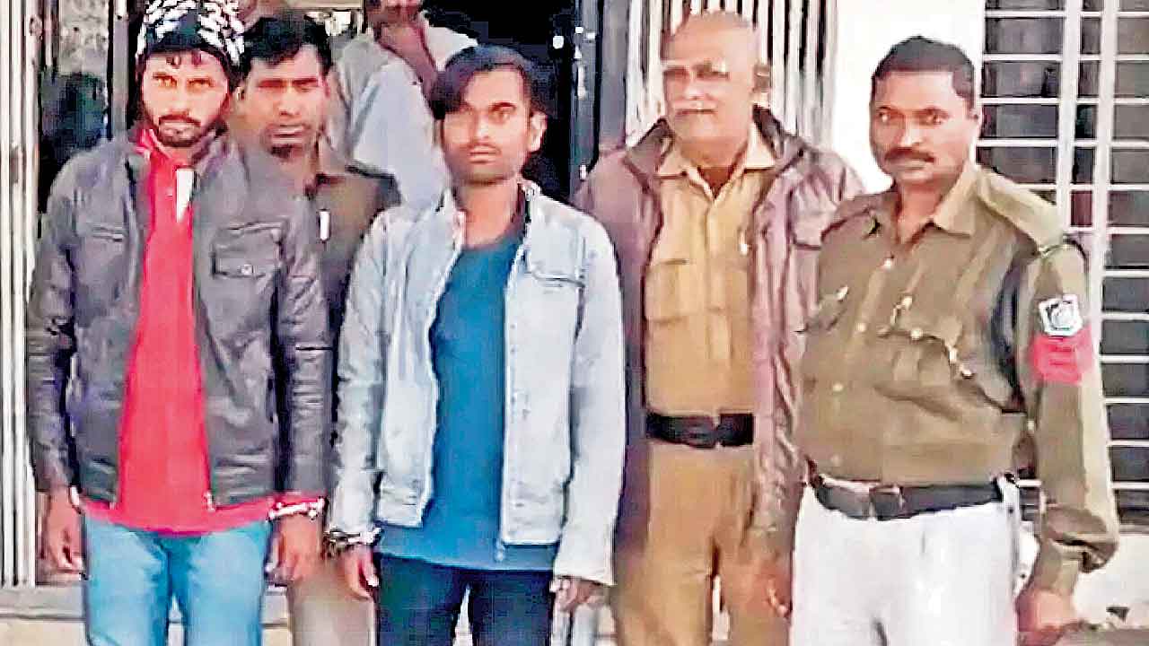 కవలలు.. ఘరానా దొంగలు