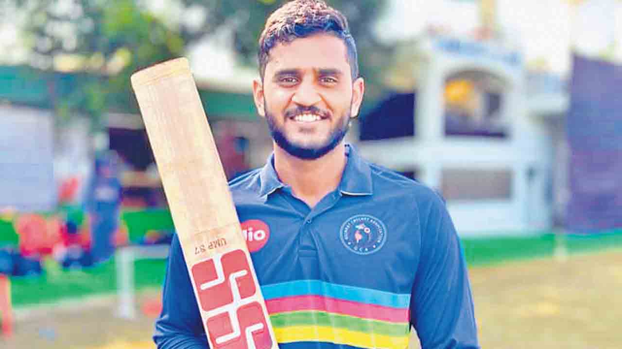 దేశవాళీ టీ 20 టోర్నీలో ఉర్విల్‌ ఉరుముల్‌.. 36 బంతుల్లో సూపర్‌ సెంచరీ