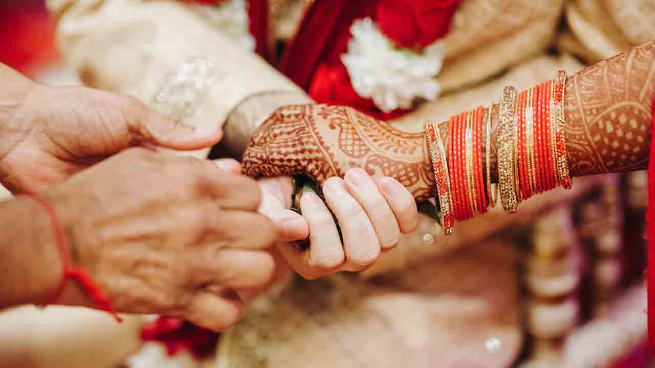 Viral news | తొలిరాత్రి పాల గ్లాసుతో శోభనం గదిలోకి వధువు.. తెల్లారేసరికి వరుడికి షాక్‌..!