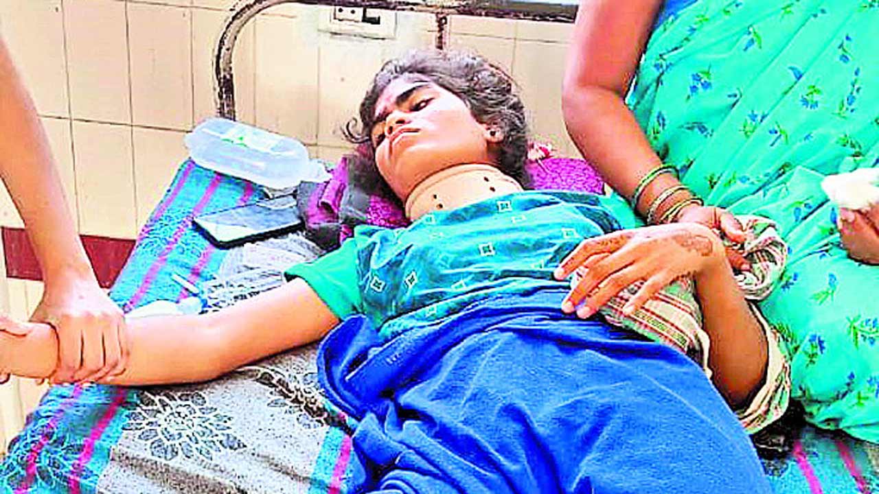 సీఎం కప్‌ క్రీడల్లో విద్యార్థినికి అస్వస్థత