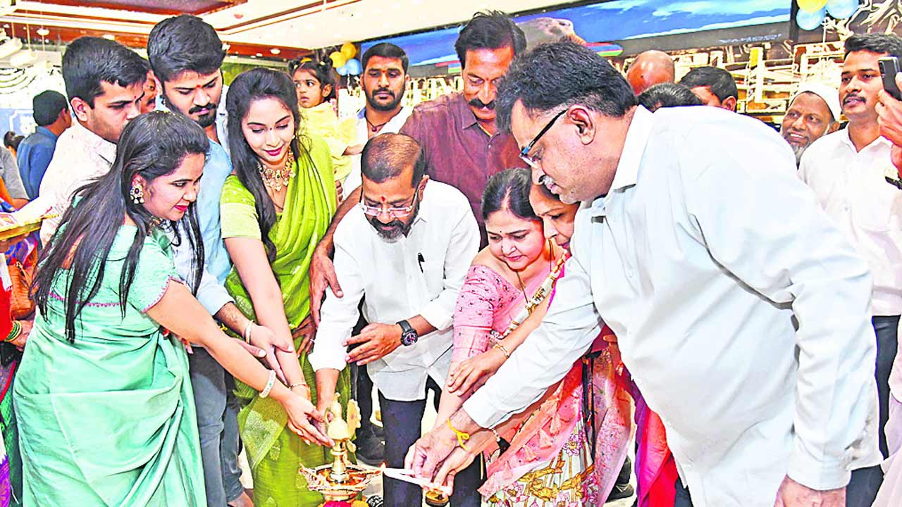 ముకుంద జ్యువెల్లర్స్‌ ప్రారంభం