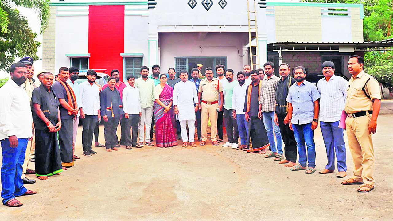 సమస్యలు లేకుంటే నిర్బంధాలెందుకు?