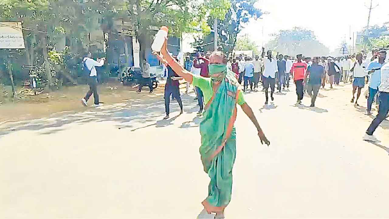 ఉద్యమ స్ఫూర్తి చాటిన మహిళలు