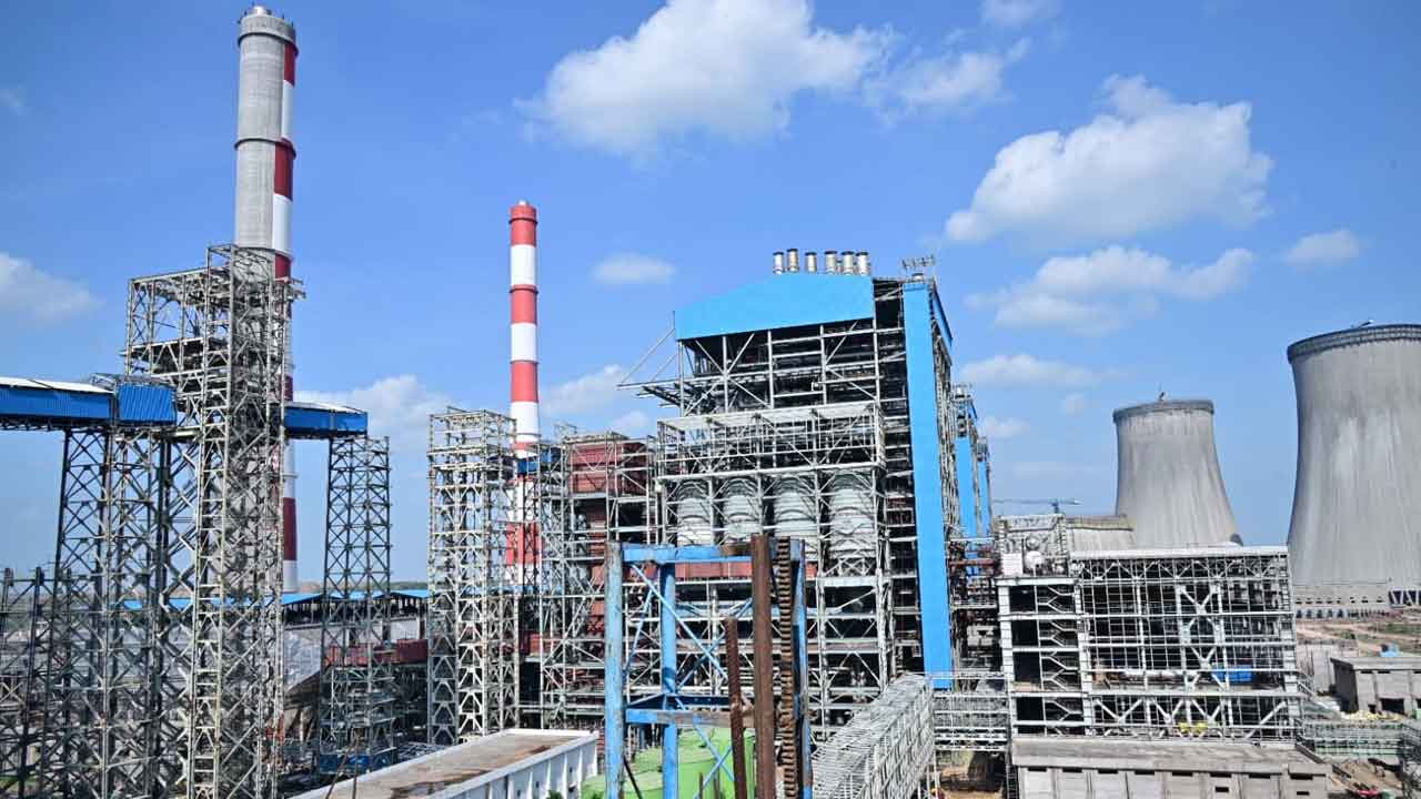 వెలుగులు విరజిమ్మనున్న పవర్‌ ప్లాంట్‌