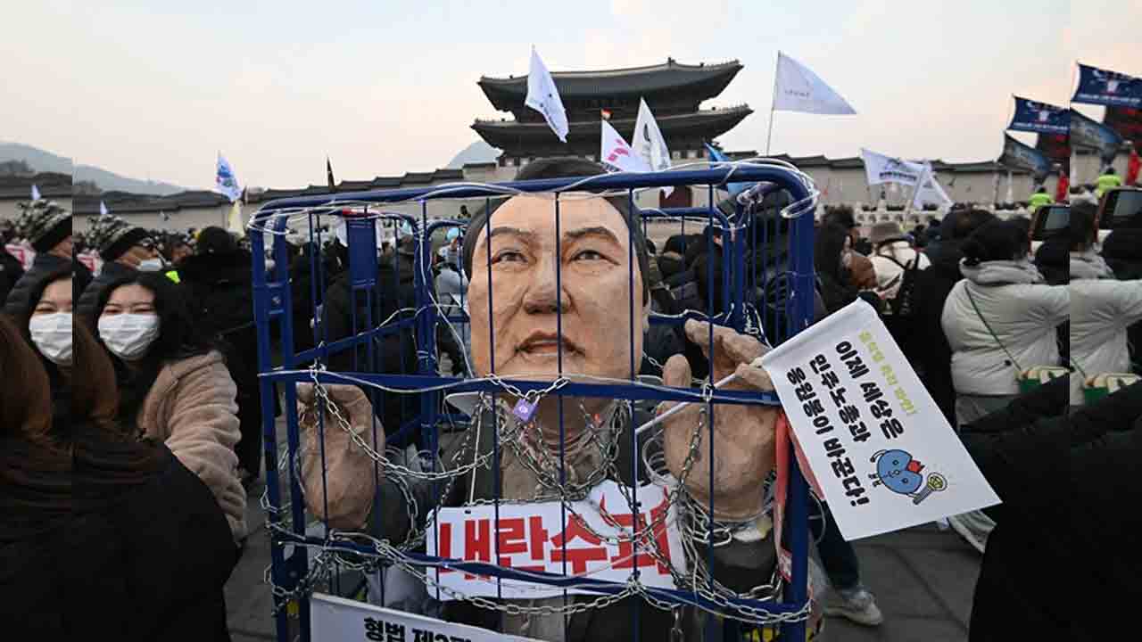 Yoon Suk Yeol | దక్షిణ కొరియా అధ్యక్షుడికి షాక్‌.. అరెస్ట్ వారెంట్‌ జారీచేసిన కోర్టు