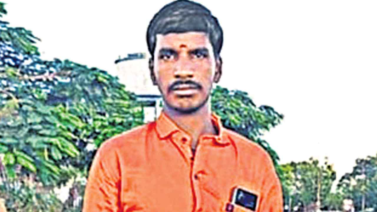 అప్పుల బాధతో యువరైతు ఆత్మహత్య