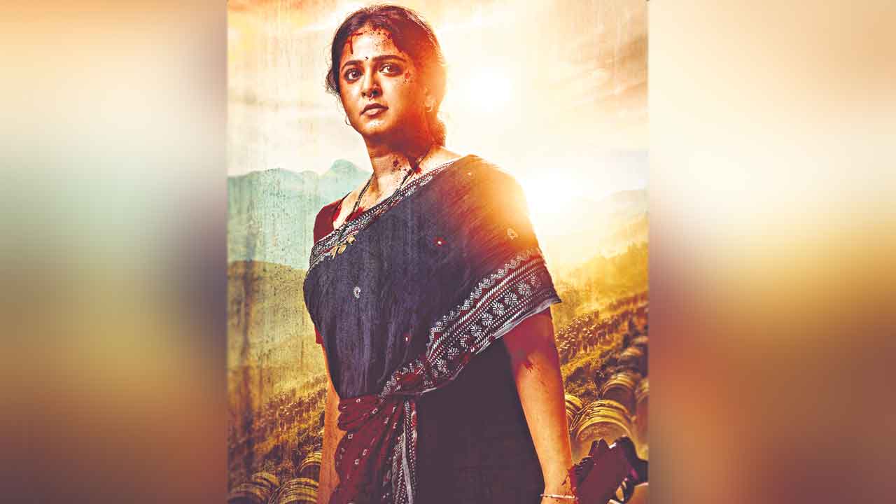 Anushka Shetty | బందూక్‌ చేతబూనిన భద్రకాళి.. టెర్రిఫిక్‌ లుక్‌లో అనుష్క